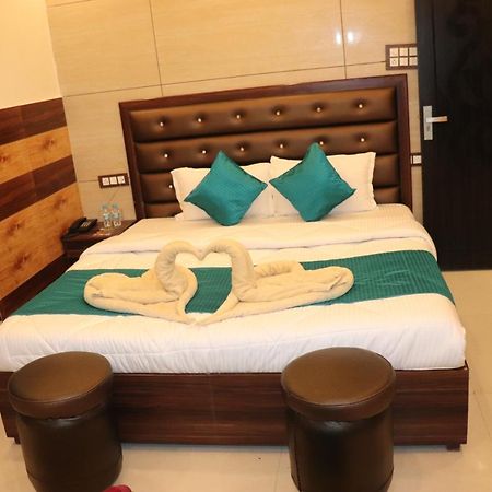 Hotel Famous Haridwar Exterior photo