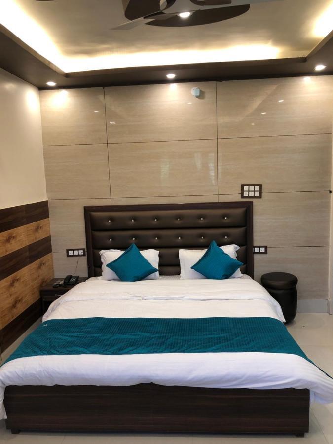 Hotel Famous Haridwar Exterior photo