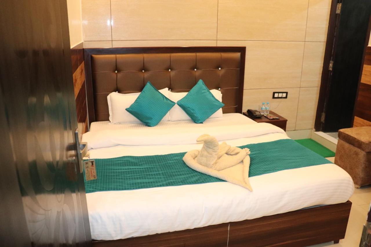Hotel Famous Haridwar Exterior photo