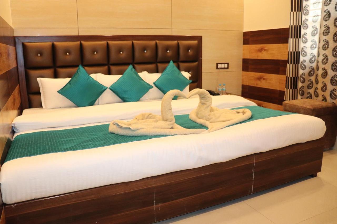 Hotel Famous Haridwar Exterior photo