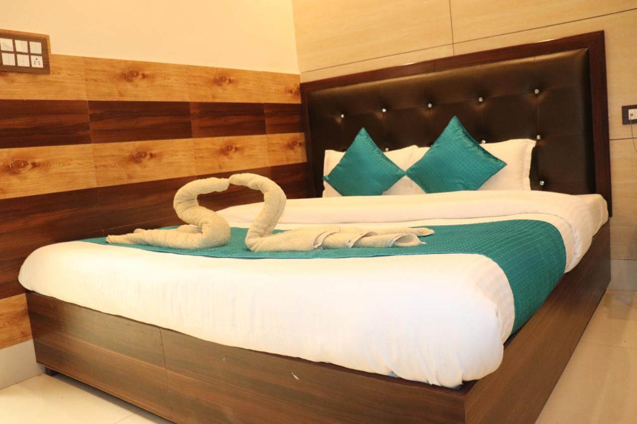 Hotel Famous Haridwar Exterior photo