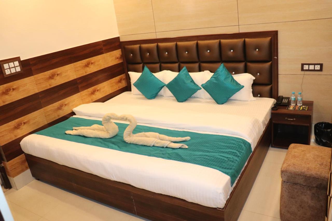 Hotel Famous Haridwar Exterior photo