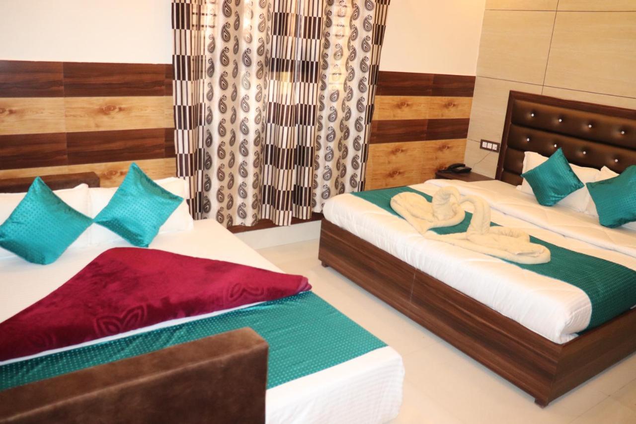Hotel Famous Haridwar Exterior photo